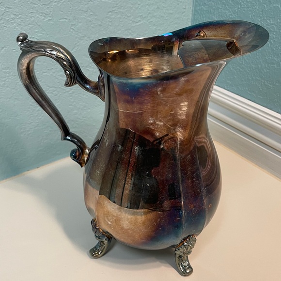 Vintage Oneida Silver-plated Footed Ornate Water Pitcher Beautiful Tarnished USA - Picture 2 of 9